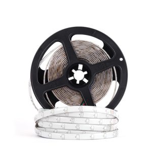 Гнучка світлодіодна стрічка 12 V 5М 300 SMD 2835 вологостійка RGB (біла основа)